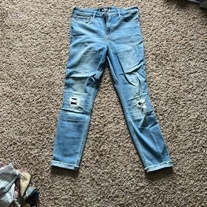 Hollister 5R light skinny jeans.